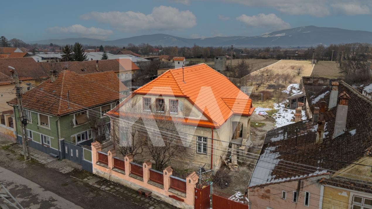 Proiect de restaurare lângă Cetatea Prejmer,  casă și teren de 5.458 mp