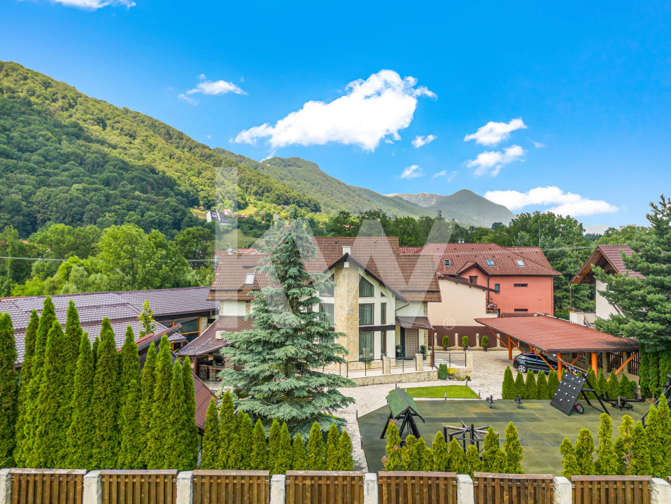 Vilă spectaculoasă lângă Castelul Bran cu piscină și cramă COMISION 0%