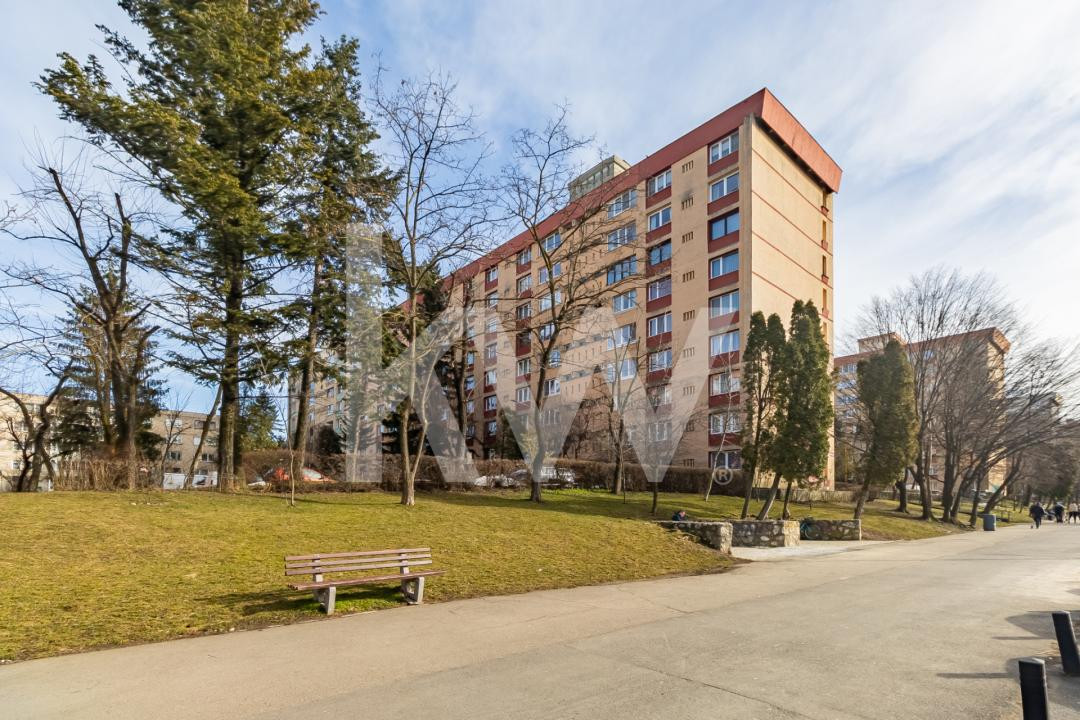 Vânzare apartament cu 3 camere - zona Centrul Civic