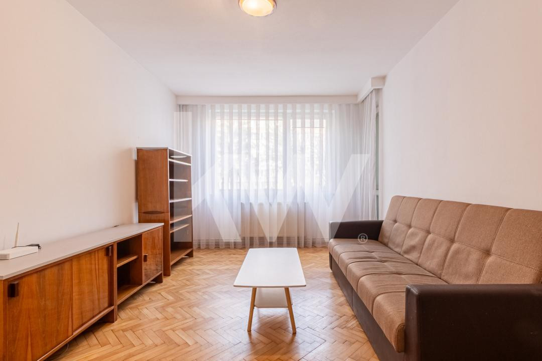 Vânzare apartament cu 3 camere - zona Centrul Civic