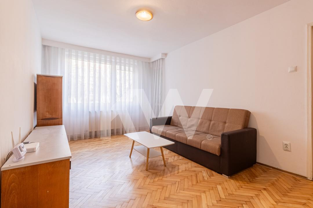 Vânzare apartament cu 3 camere - zona Centrul Civic