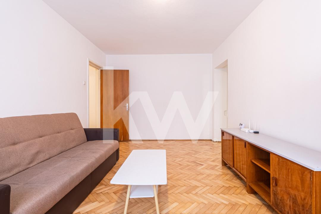 Vânzare apartament cu 3 camere - zona Centrul Civic
