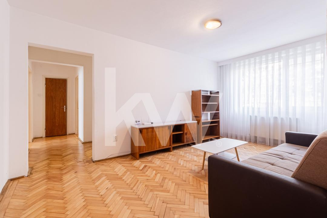 Vânzare apartament cu 3 camere - zona Centrul Civic