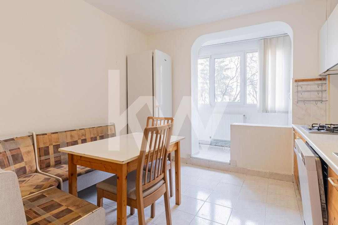 Vânzare apartament cu 3 camere - zona Centrul Civic