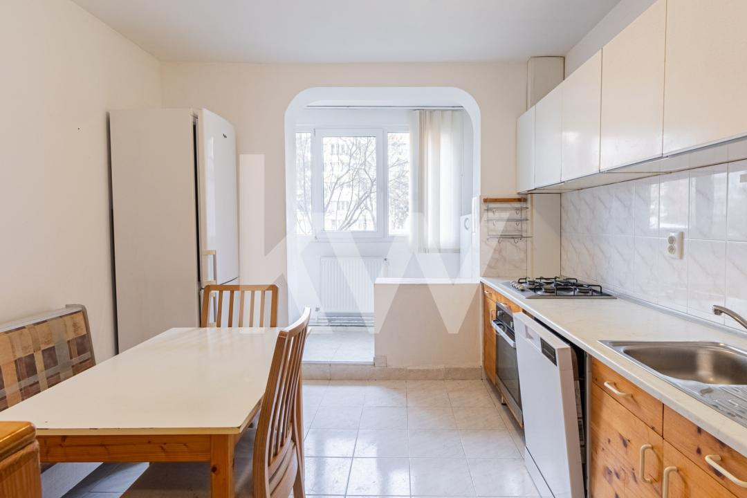 Vânzare apartament cu 3 camere - zona Centrul Civic