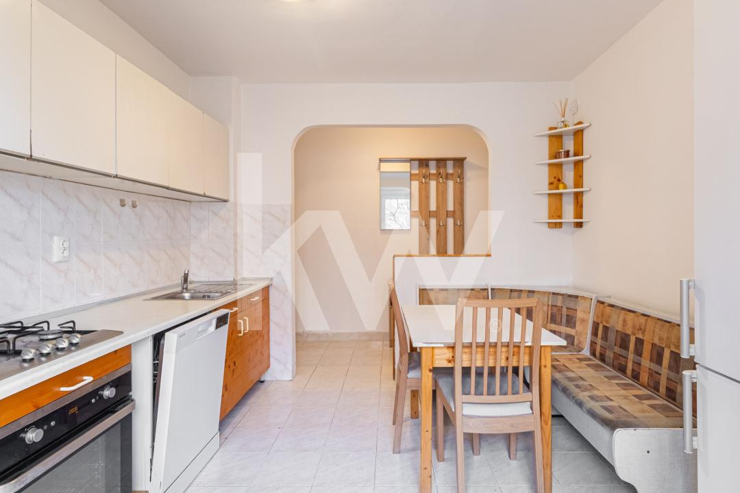 Vânzare apartament cu 3 camere - zona Centrul Civic