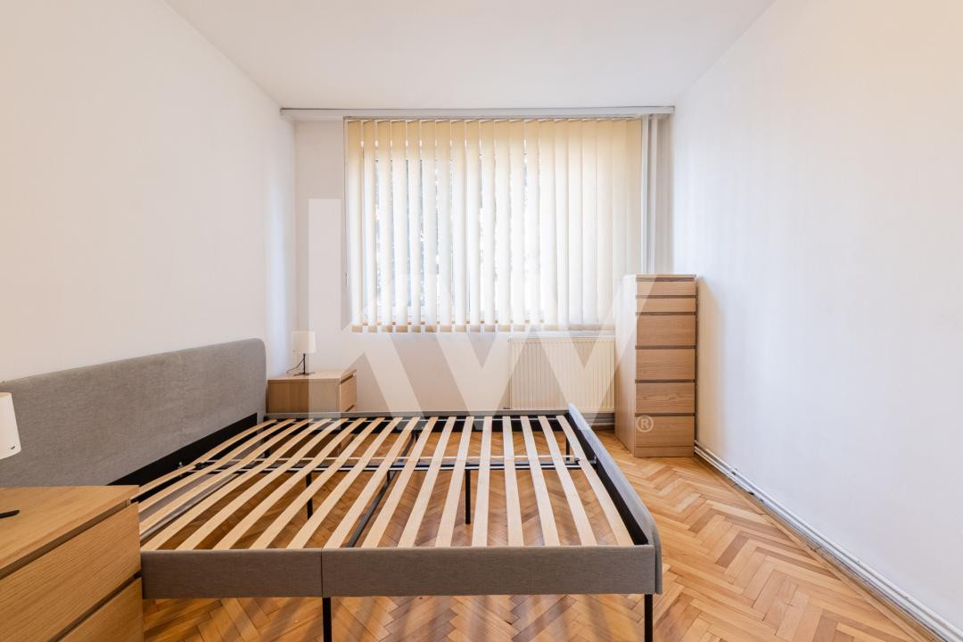Vânzare apartament cu 3 camere - zona Centrul Civic