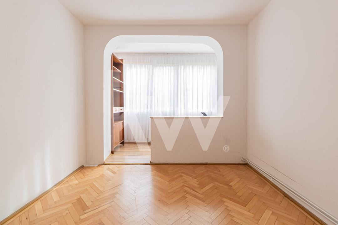 Vânzare apartament cu 3 camere - zona Centrul Civic