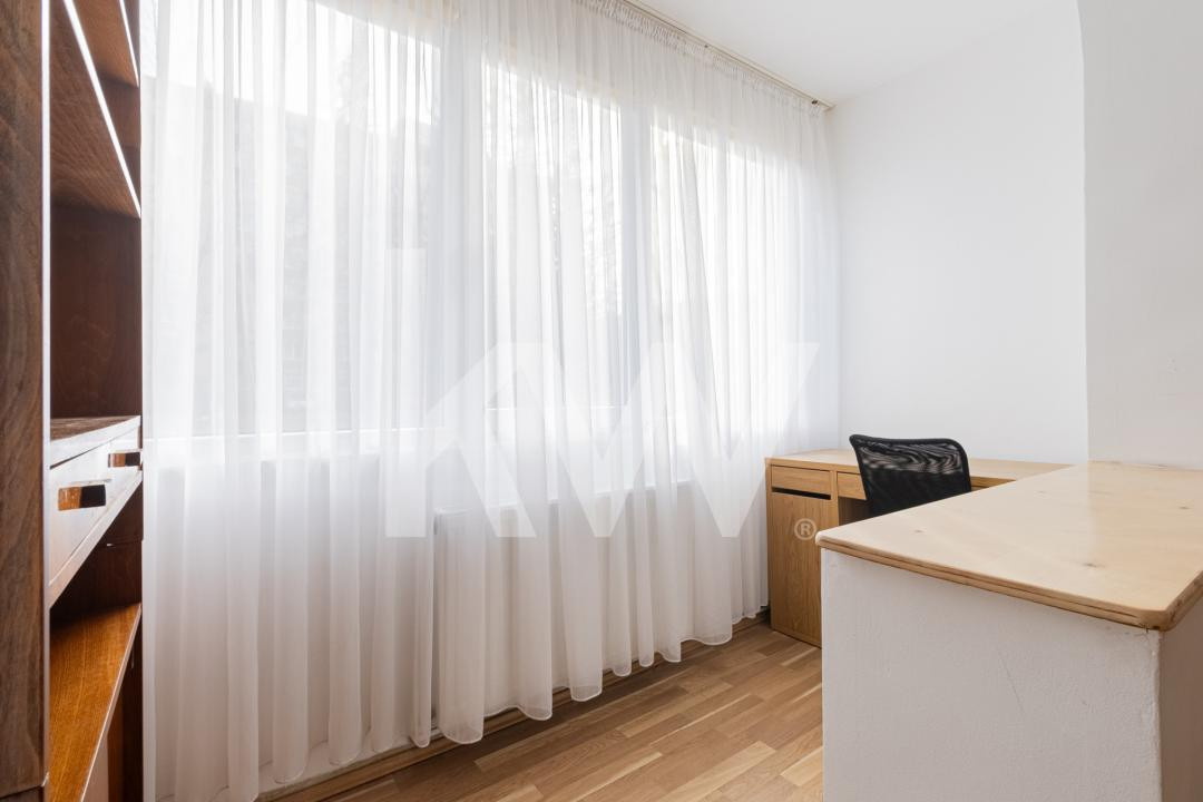 Vânzare apartament cu 3 camere - zona Centrul Civic