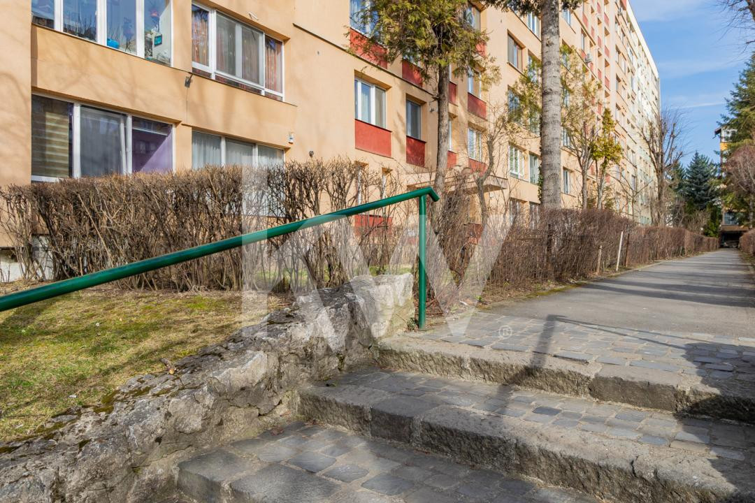 Vânzare apartament cu 3 camere - zona Centrul Civic