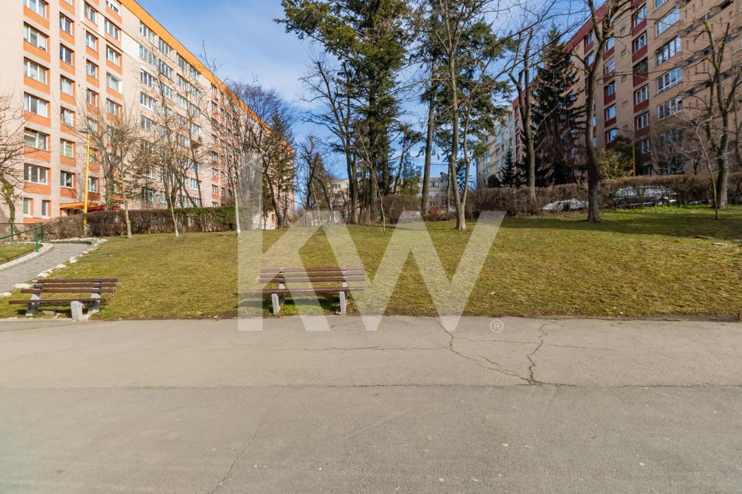 Vânzare apartament cu 3 camere - zona Centrul Civic