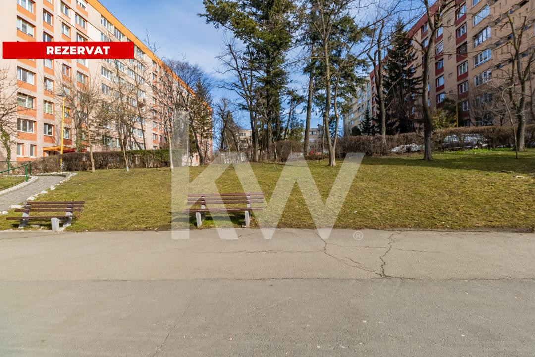REZERVAT - Vânzare apartament cu 3 camere - zona Centrul Civic