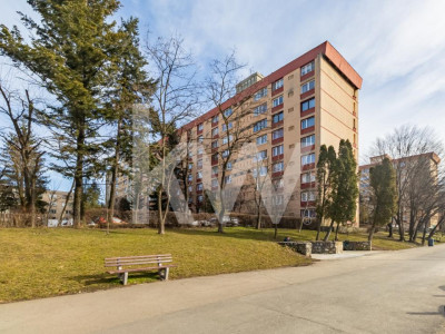 Vânzare apartament cu 3 camere - zona Centrul Civic