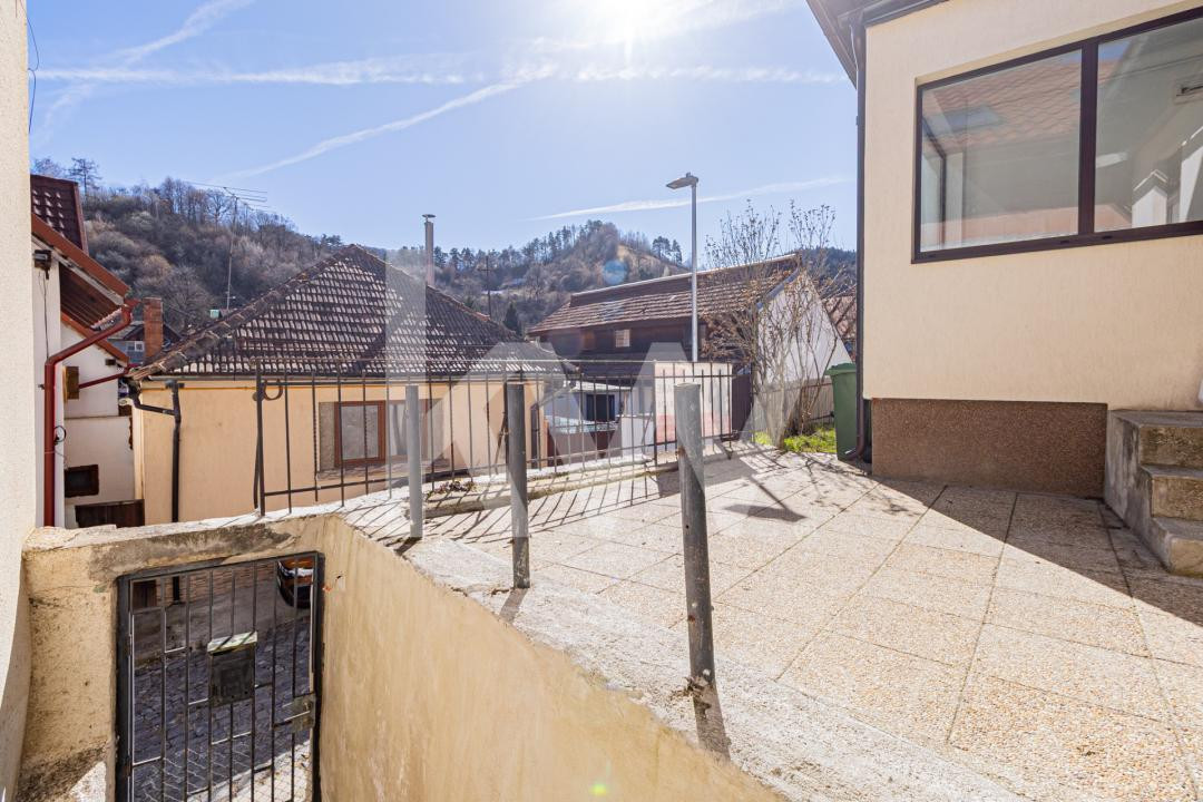 Vânzare casă, teren 1128 mp, singur în curte - Cartier Schei