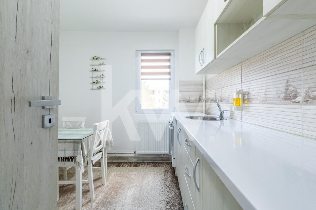 Vânzare apartament cu 3 camere, mobilat și utilat, strada Neptun