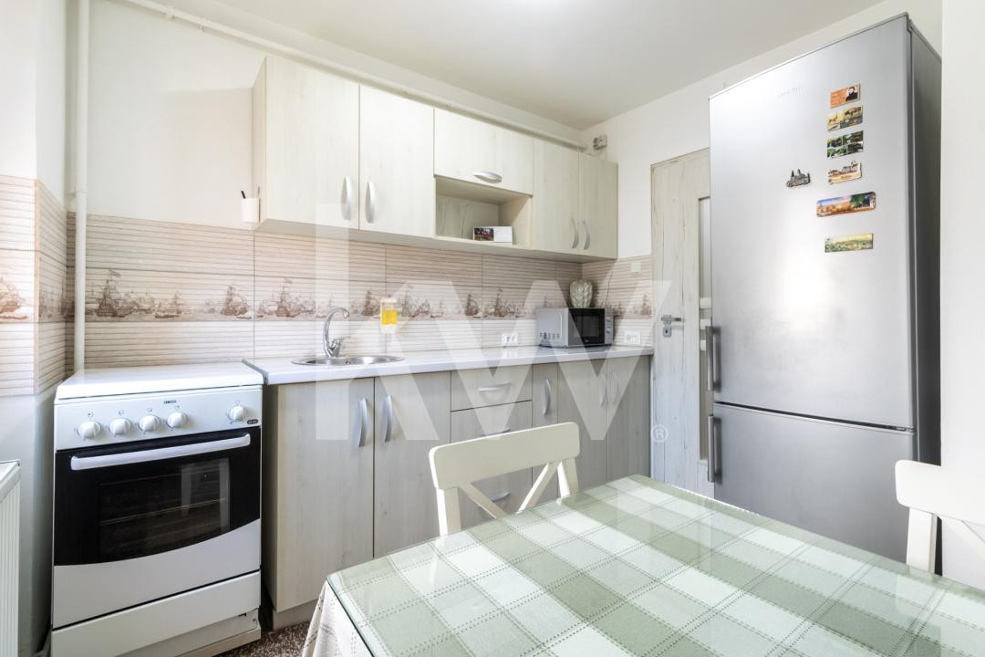 Vânzare apartament cu 3 camere, mobilat și utilat, strada Neptun