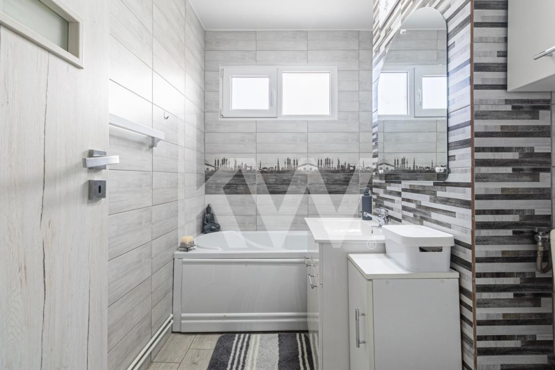 Vânzare apartament cu 3 camere, mobilat și utilat, strada Neptun