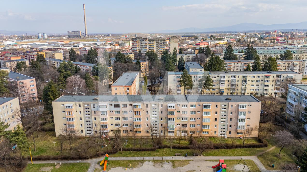 Vânzare apartament cu 3 camere, mobilat și utilat, strada Neptun