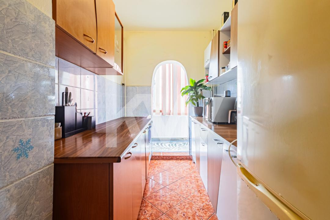 Apartament 3 camere de vanzare -Bartolomeu 