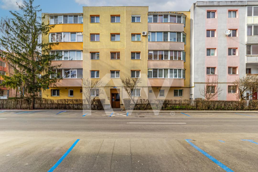 Apartament 3 camere de vanzare -Bartolomeu 