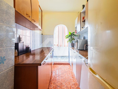 Apartament 3 camere de vanzare -Bartolomeu 