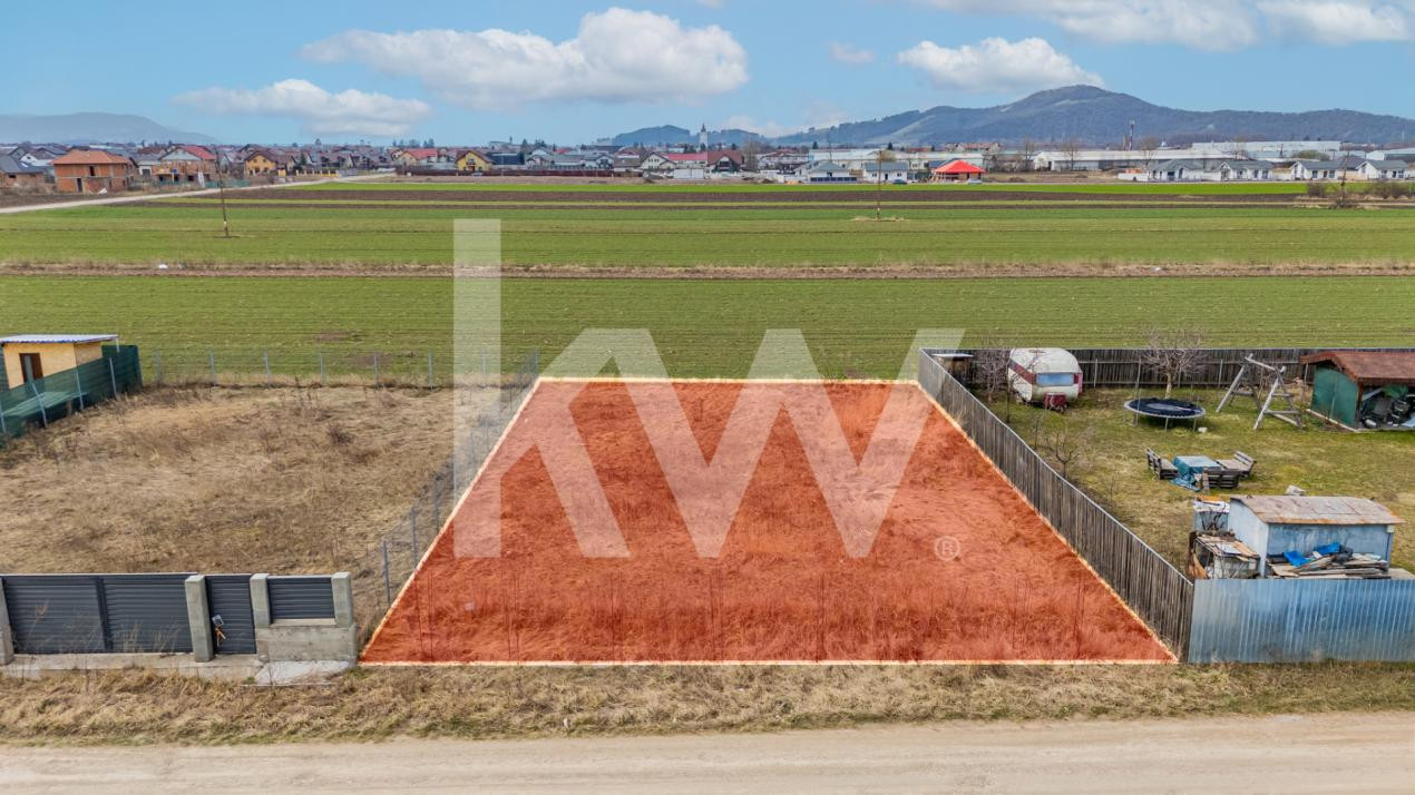 Teren intravilan Hărman, 500 mp, zonă bună, vecinătăți construite, comision 0%.