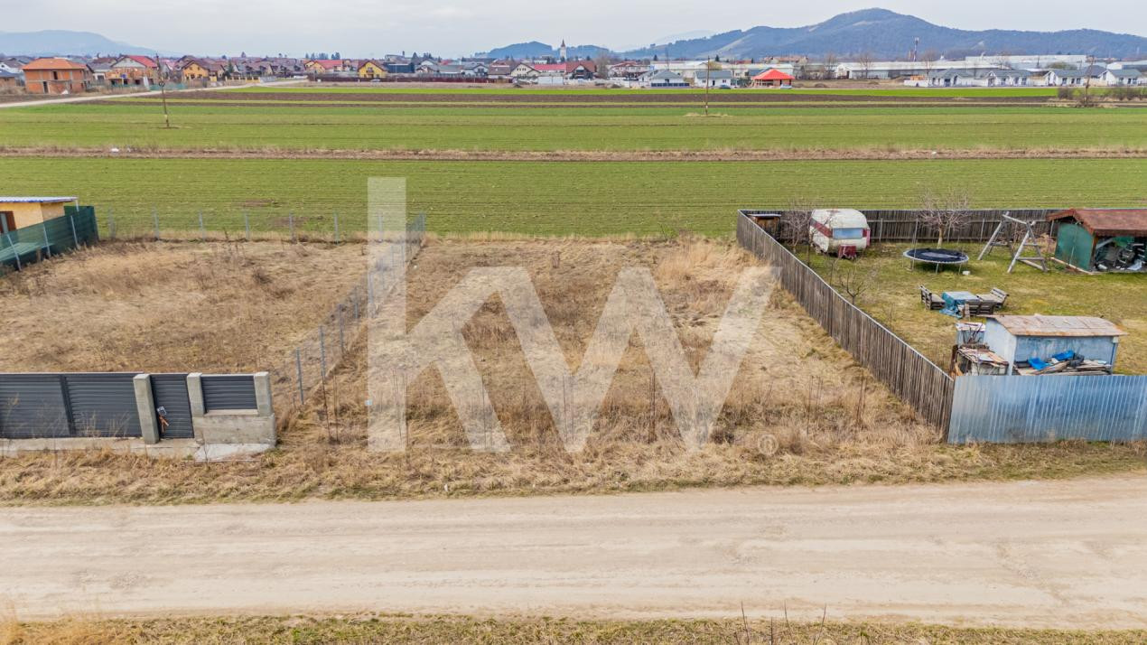 Teren intravilan Hărman, 500 mp, zonă bună, vecinătăți construite, comision 0%.