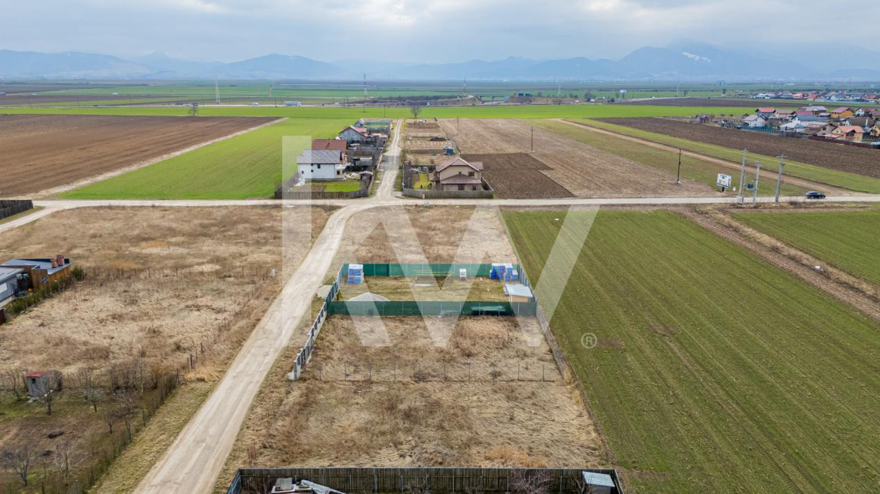 Teren intravilan Hărman, 500 mp, zonă bună, vecinătăți construite, comision 0%.