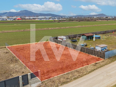 Teren intravilan Hărman, 500 mp, zonă bună, vecinătăți construite, comision 0%.