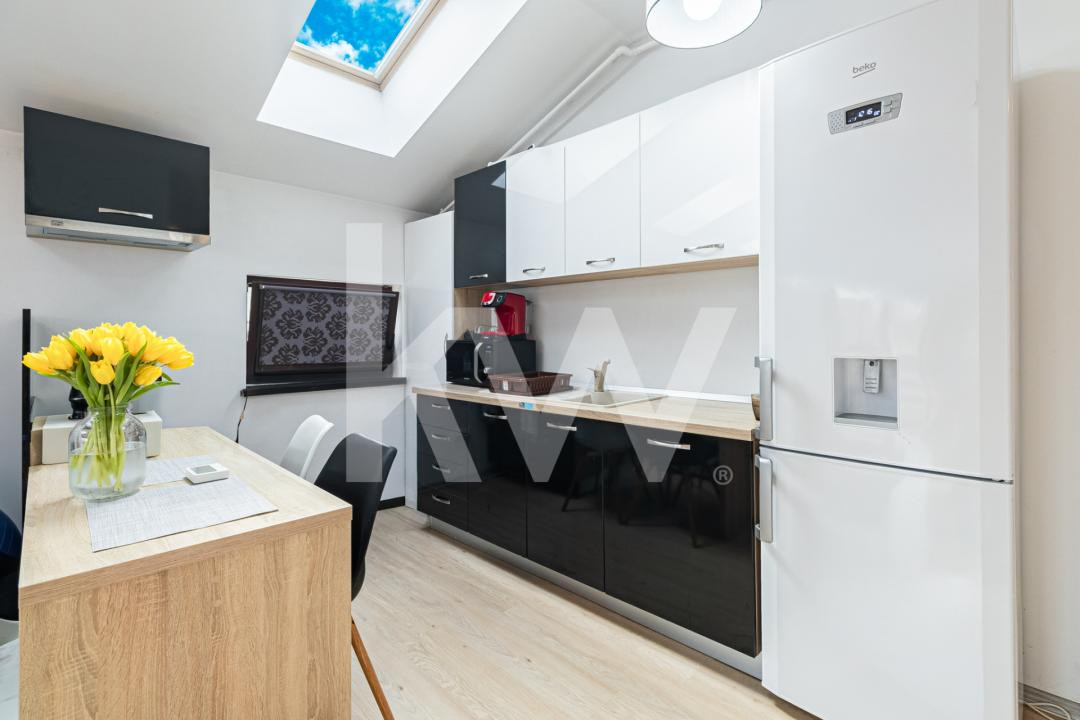 Oportunitate! Doua camere decomandate + loc de parcare 