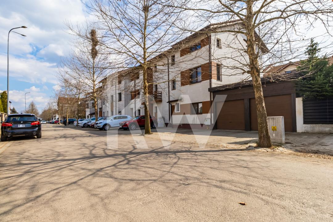 Oportunitate! Doua camere decomandate + loc de parcare 