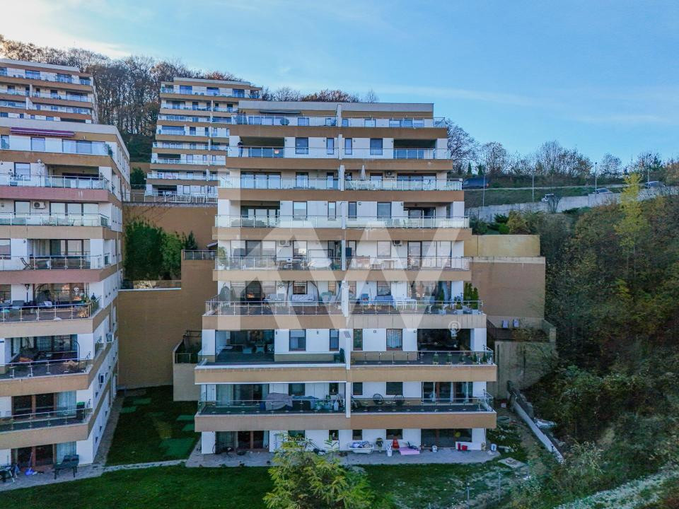 Apartament superb cu 4 camere deasupra orasului 