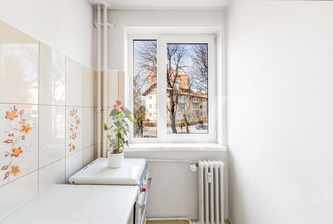 Garsonieră de vânzare, Astra