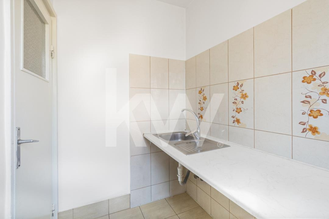 Garsonieră de vânzare, Astra