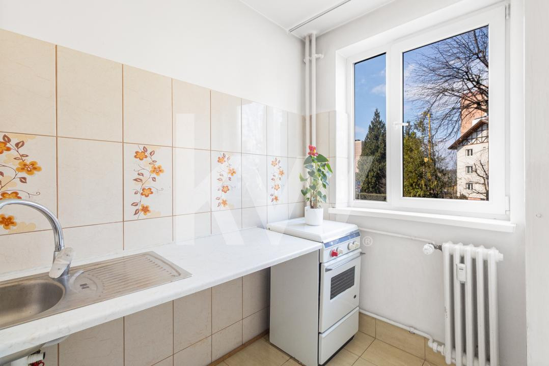 Garsonieră de vânzare, Astra