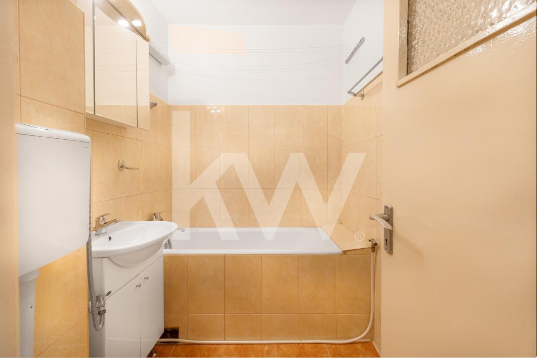 Garsonieră de vânzare, Astra