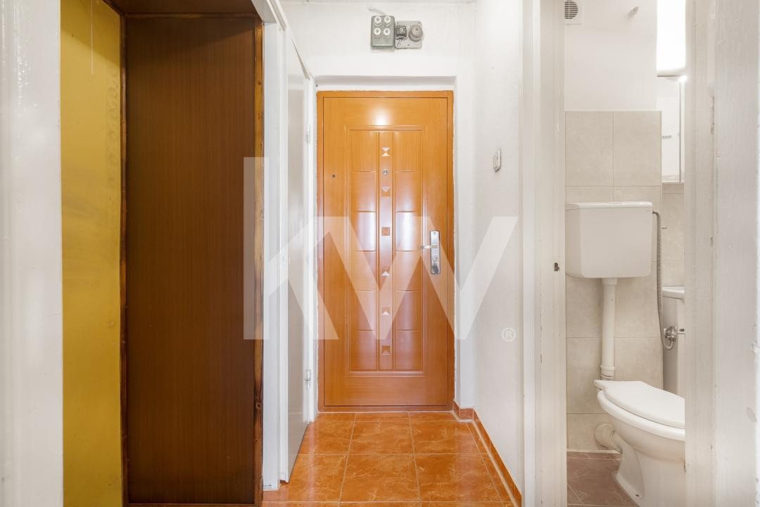 Garsonieră de vânzare, Astra