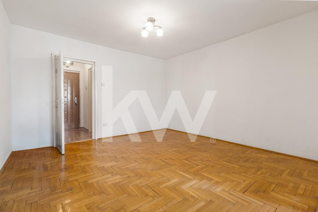 Garsonieră de vânzare, Astra