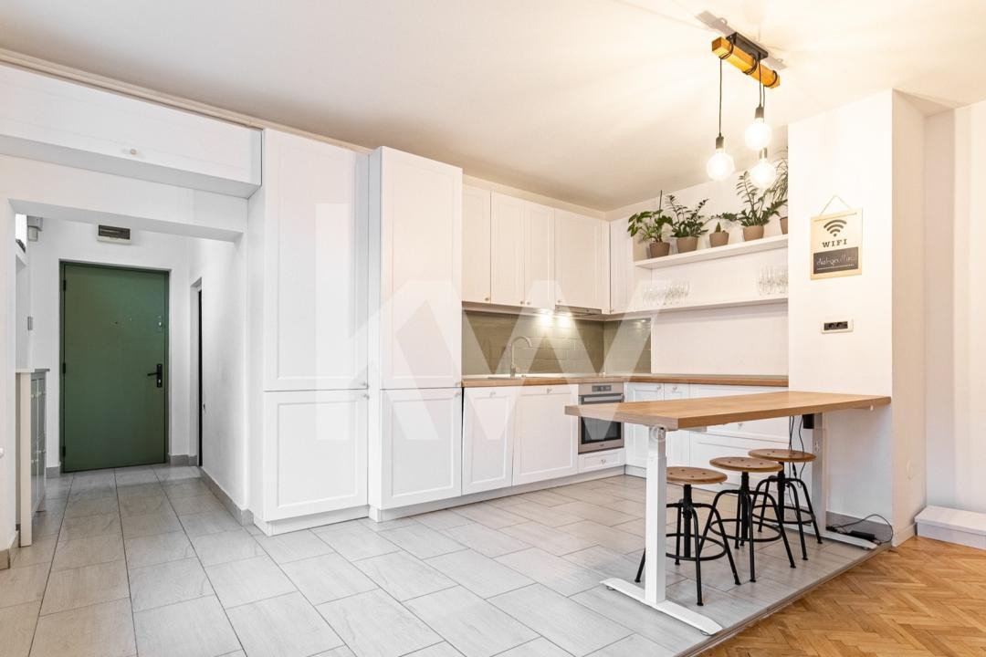 Apartament exclusivist în vilă, ultracentral, curte cu acces auto 