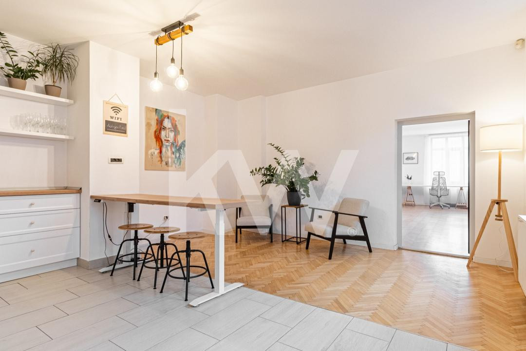 Apartament exclusivist în vilă, ultracentral, curte cu acces auto 