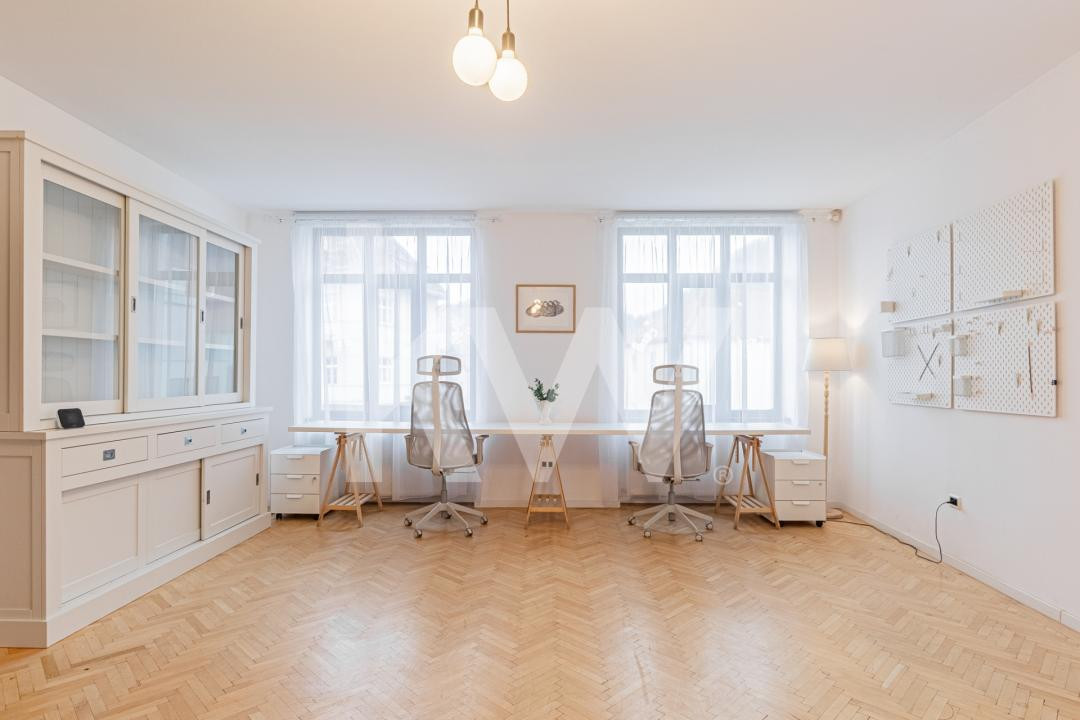 Apartament exclusivist în vilă, ultracentral, curte cu acces auto 