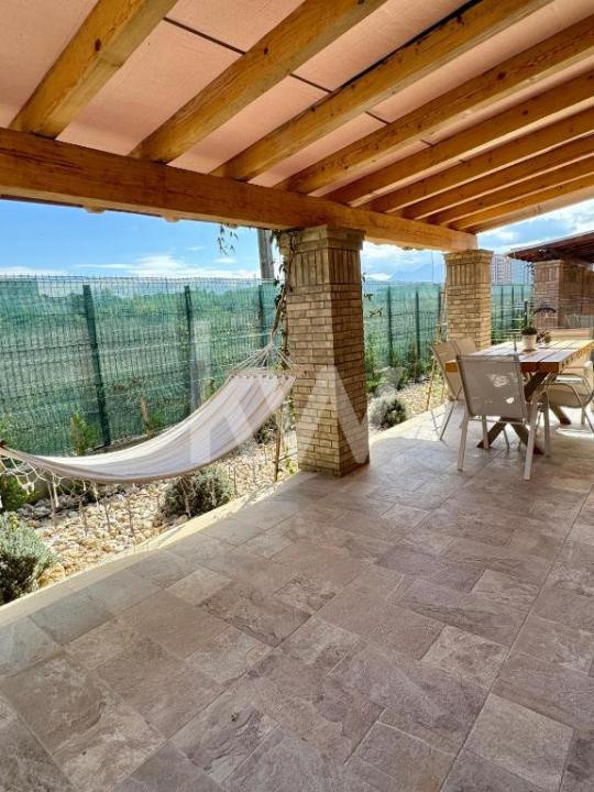 Casă premium lângă Coresi | 160 mp, curte, finisaje deosebite