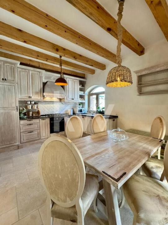 Casă premium lângă Coresi | 160 mp, curte, finisaje deosebite