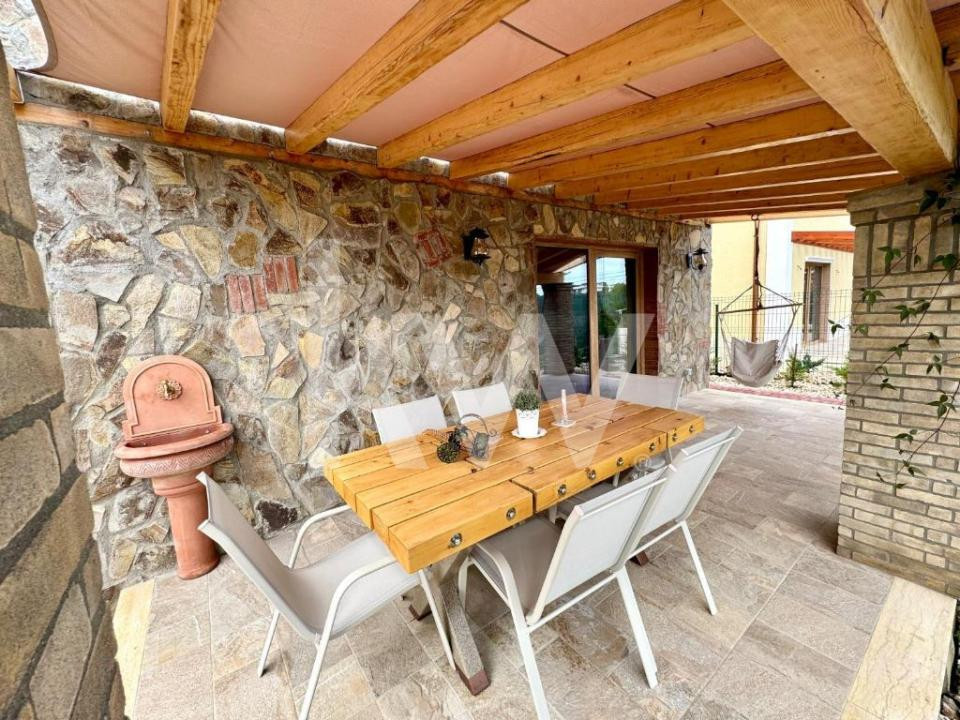 Casă premium lângă Coresi | 160 mp, curte, finisaje deosebite