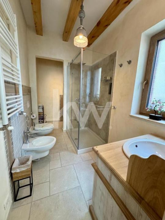 Casă premium lângă Coresi | 160 mp, curte, finisaje deosebite