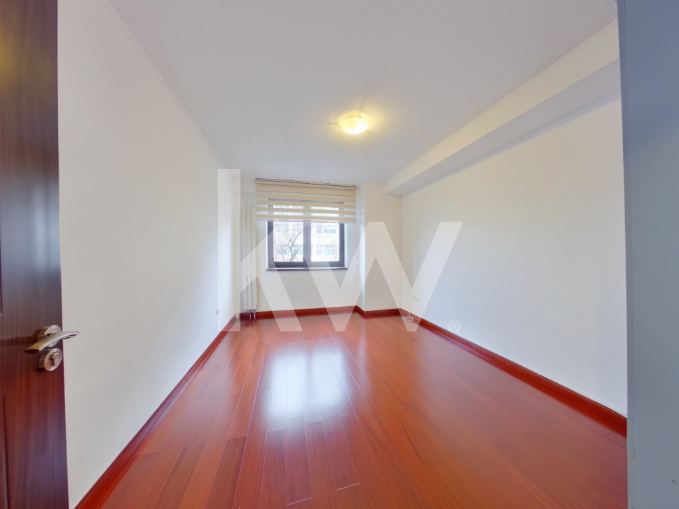 Închiriere apartament 4 camere cu design modern, Zona Blumana