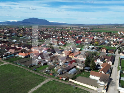 Teren de 627 mp în Hălchiu - utilități - Comision 0%