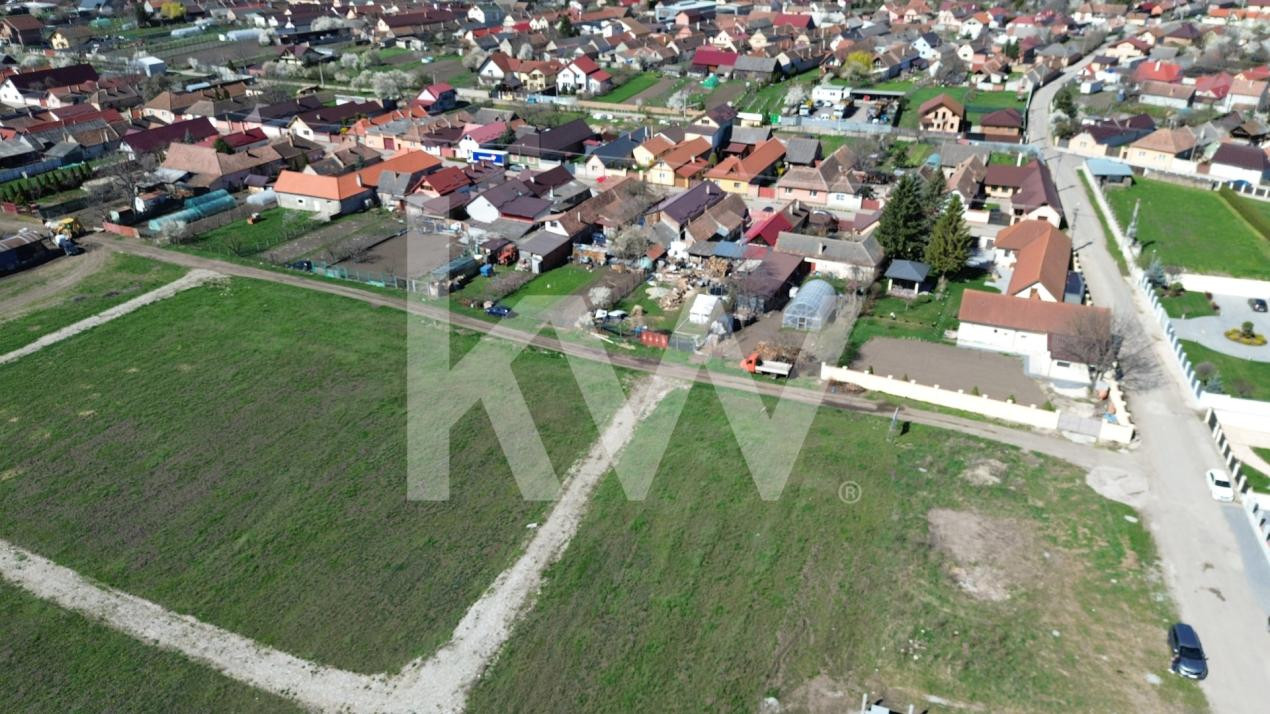 Teren de 447 mp în Hălchiu - utilități - Comision 0%