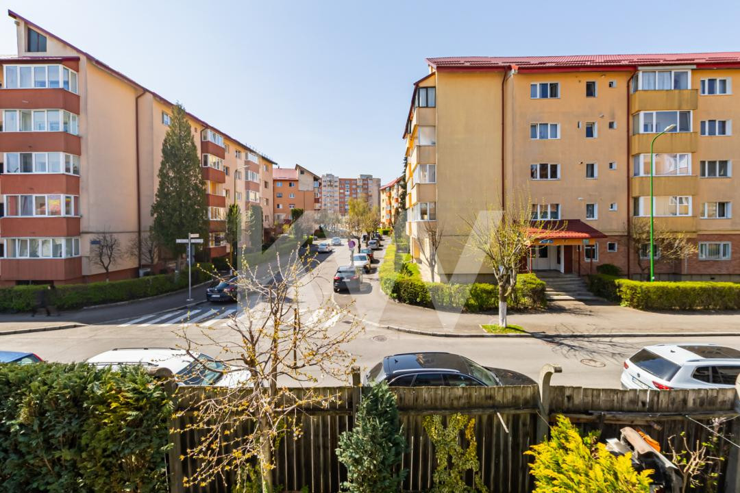 Garsonieră spatioasa - 48mp utili - Pietonala Racadau - parcare+gradina