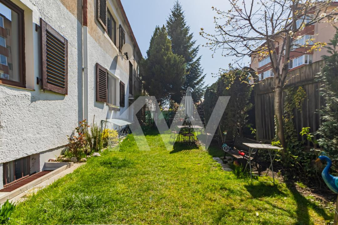 Garsonieră spatioasa - 48mp utili - Pietonala Racadau - parcare+gradina